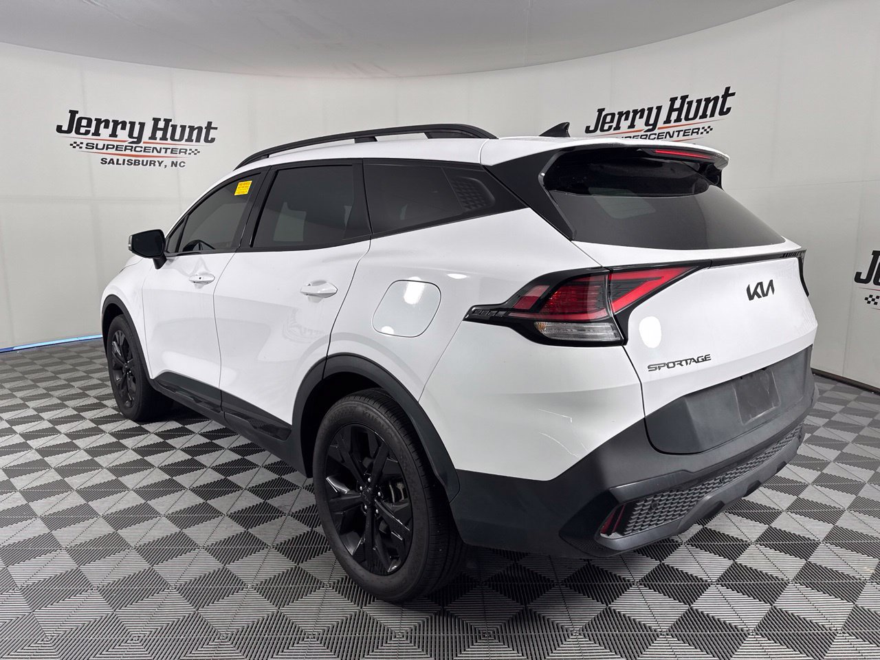 Used 2025 Kia Sportage X-Line w/ Premium Package AWD/4WD image 9