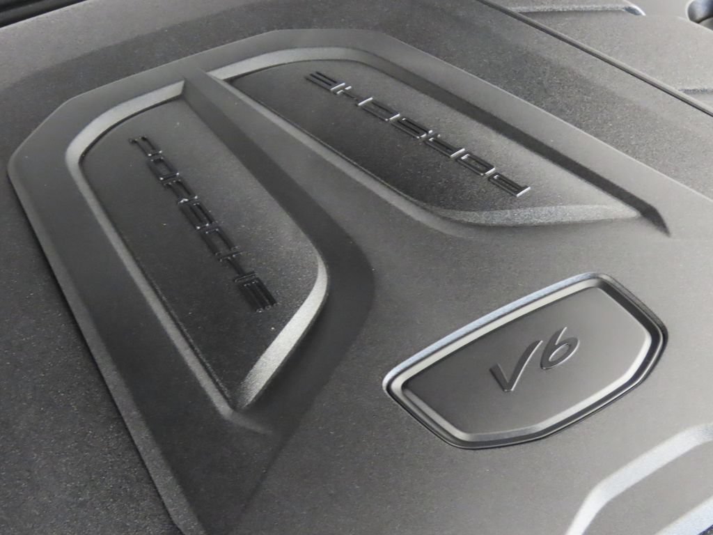 Certified 2025 Porsche Cayenne AWD/4WD image 50