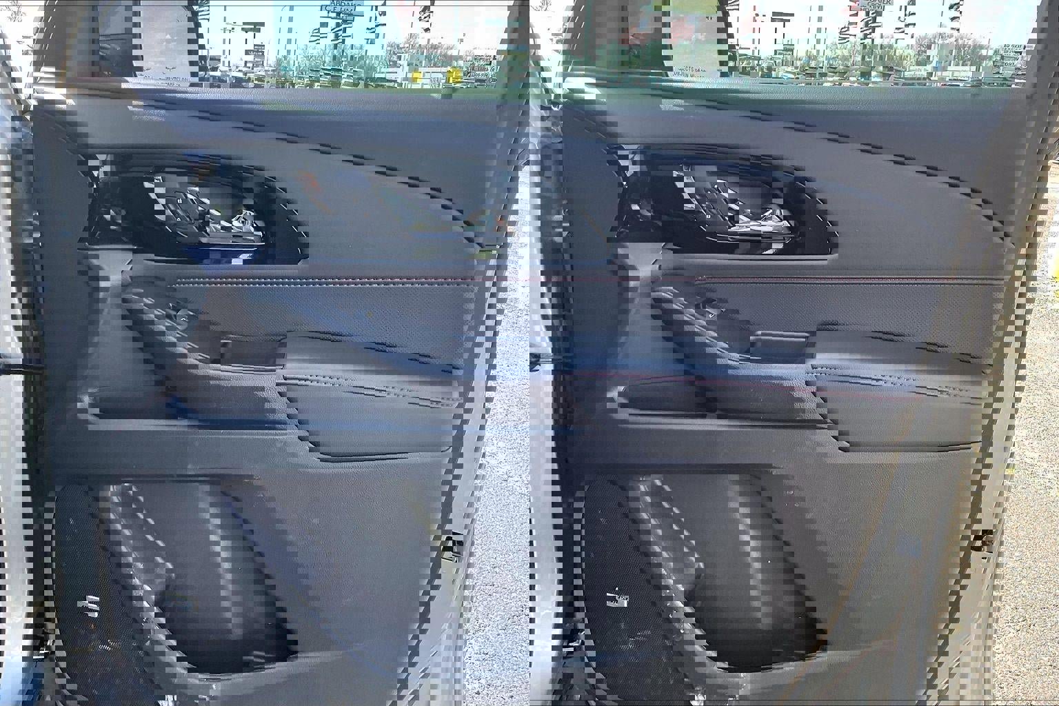 Used 2023 Chevrolet Traverse RS image 27