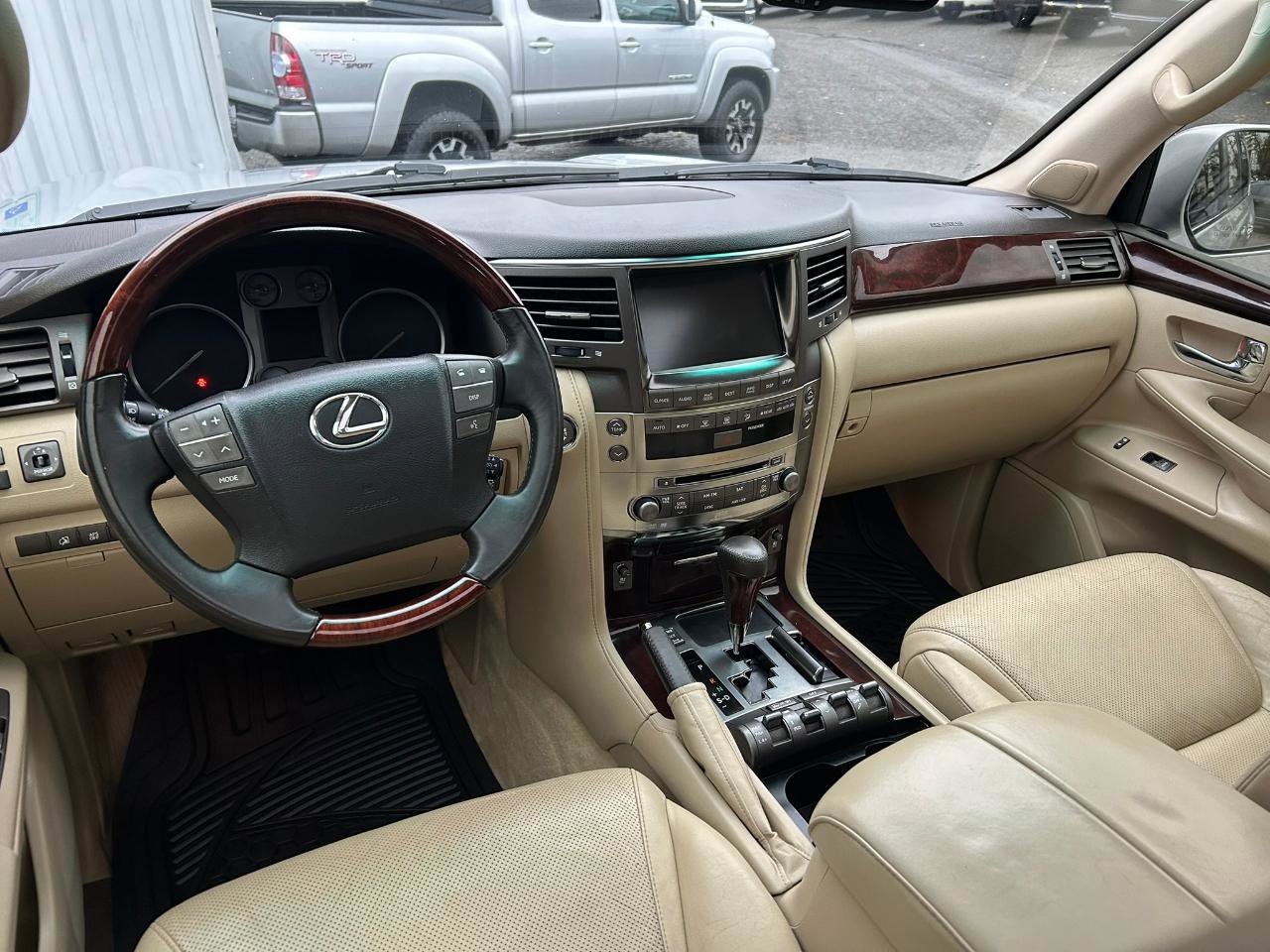 Used 2010 Lexus LX 570 4WD image 17