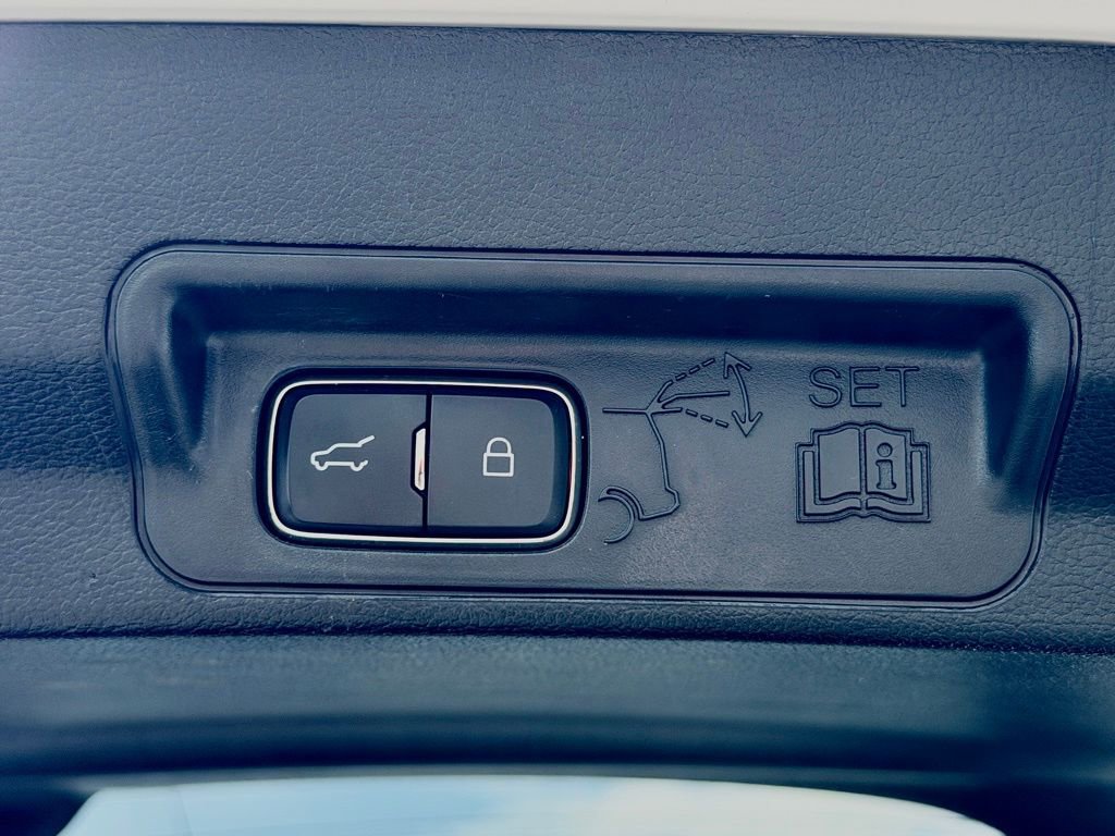 Used 2021 Ford Explorer XLT w/ Equipment Group 202A image 14