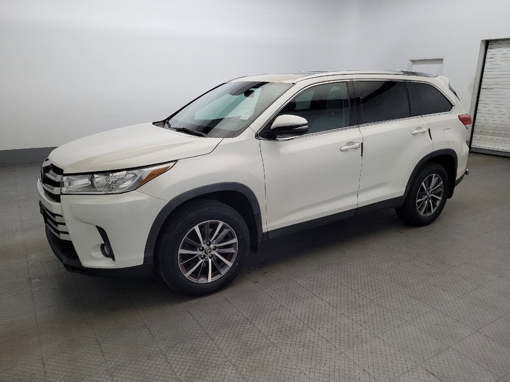 Used 2019 Toyota Highlander XLE image 2