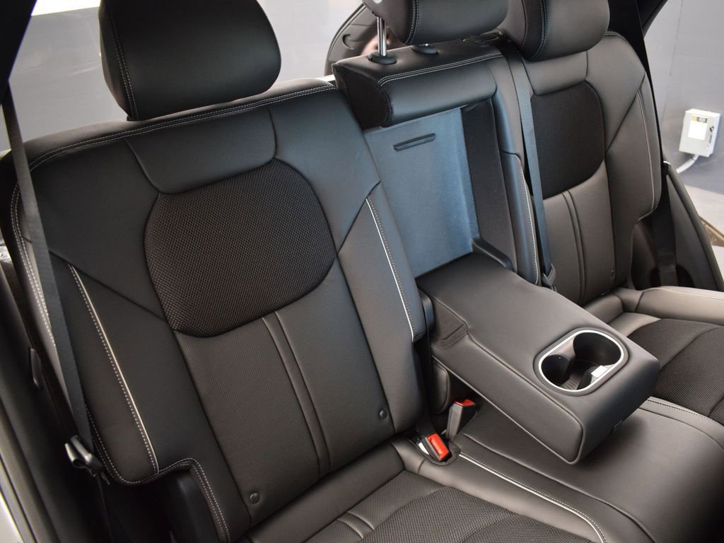 Used 2025 Genesis GV70 2.5T w/ Sport Prestige Package image 12