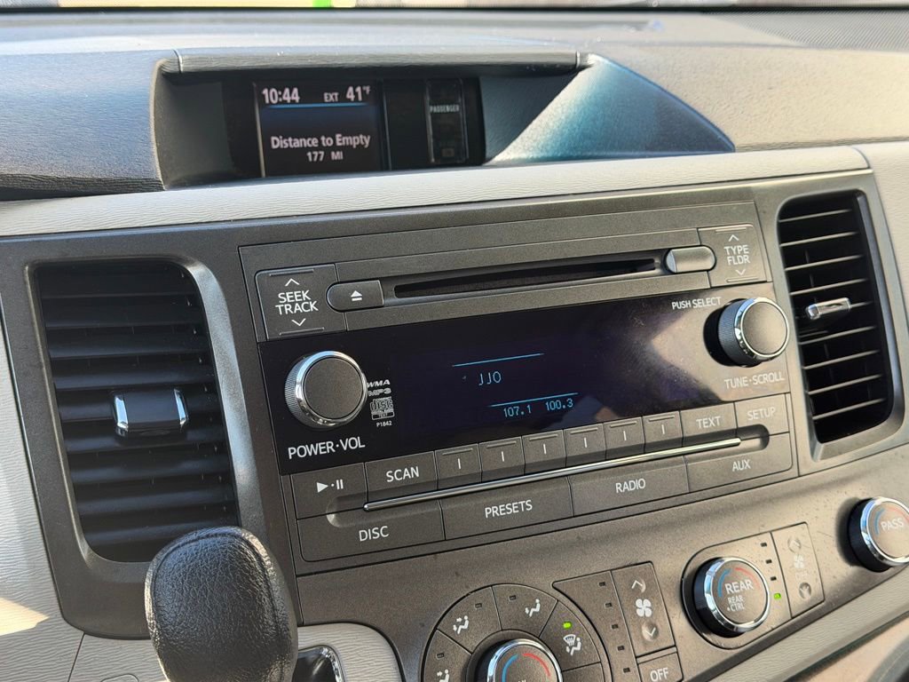 Used 2012 Toyota Sienna LE w/ Towing Pkg image 11