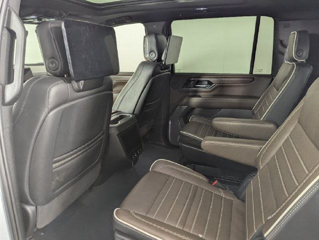 Used 2026 GMC Yukon XL Denali Ultimate AWD/4WD image 17