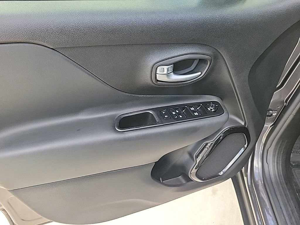 Used 2019 Jeep Renegade Altitude w/ Quick Order Package 2XM image 14