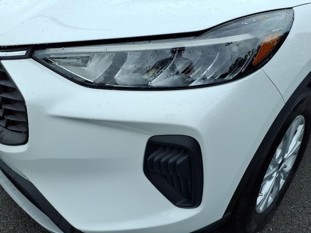 Used 2023 Ford Escape Active w/ Tech Pack #1 AWD/4WD image 3