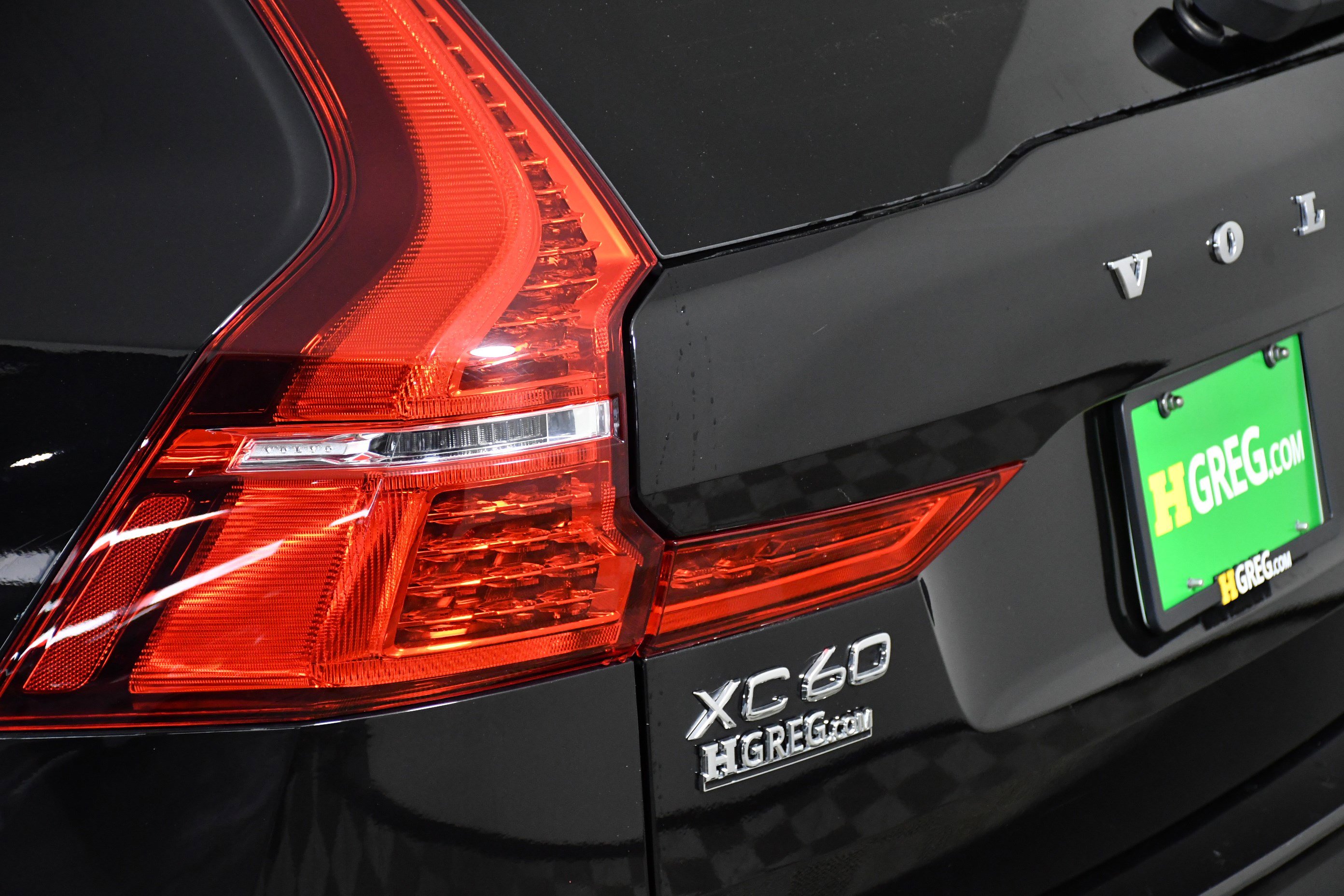 Used 2024 Volvo XC60 B5 Plus image 34