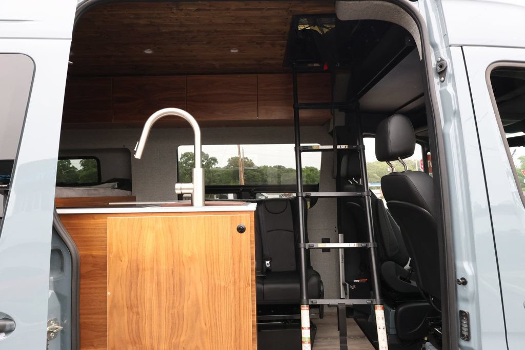 Used 2025 Mercedes-Benz Sprinter 2500 image 34