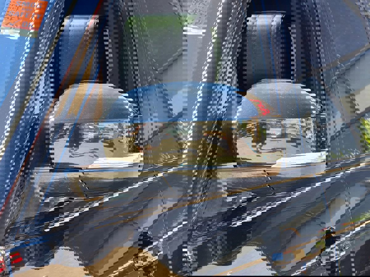 Used 2017 Land Rover Range Rover HSE image 9