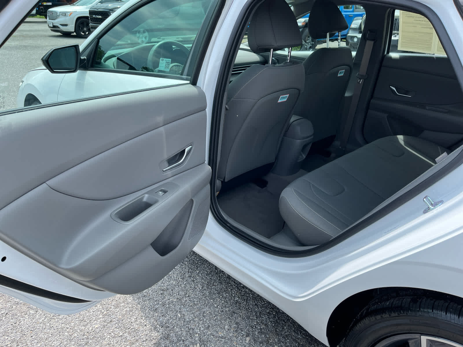Used 2025 Hyundai Elantra SEL FWD image 21