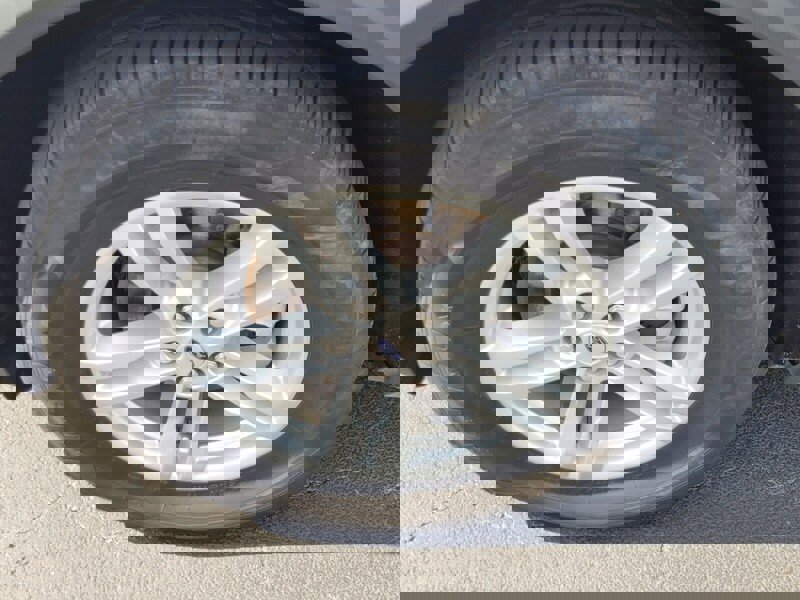 Used 2023 Ford Explorer XLT image 15