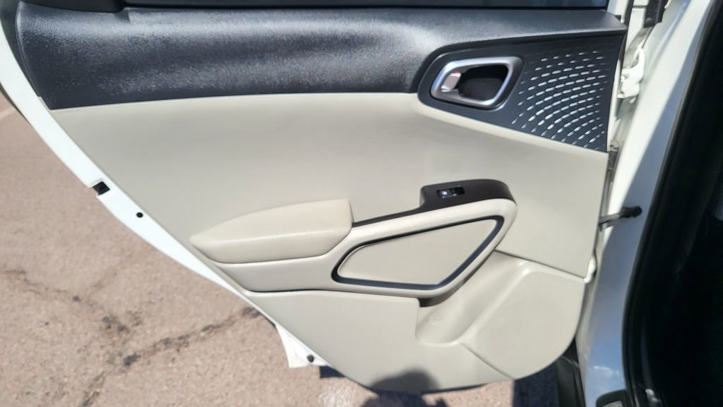 Used 2022 Kia Soul S image 21