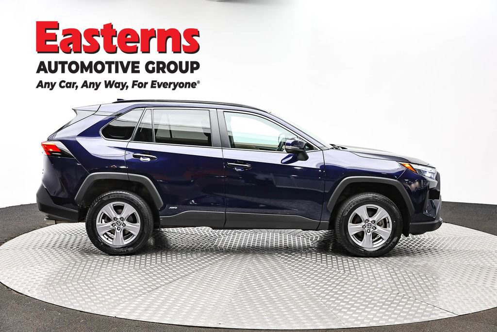 Used 2022 Toyota RAV4 XLE AWD/4WD image 4