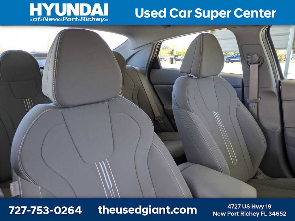 Used 2023 Hyundai Elantra SEL w/ Preferred Accessory Package image 6
