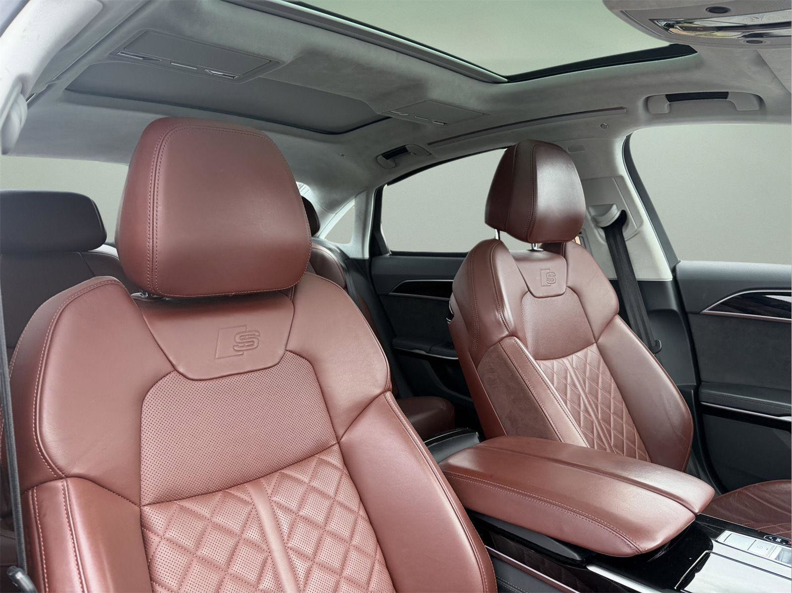 Used 2020 Audi S8 L w/ S8 Executive Package image 31