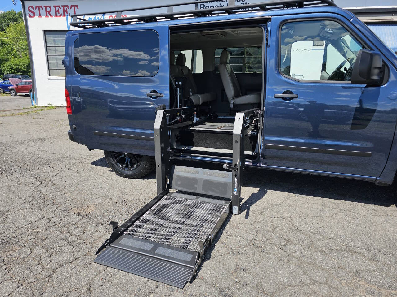 Used 2021 Nissan NV 3500 SL RWD image 1