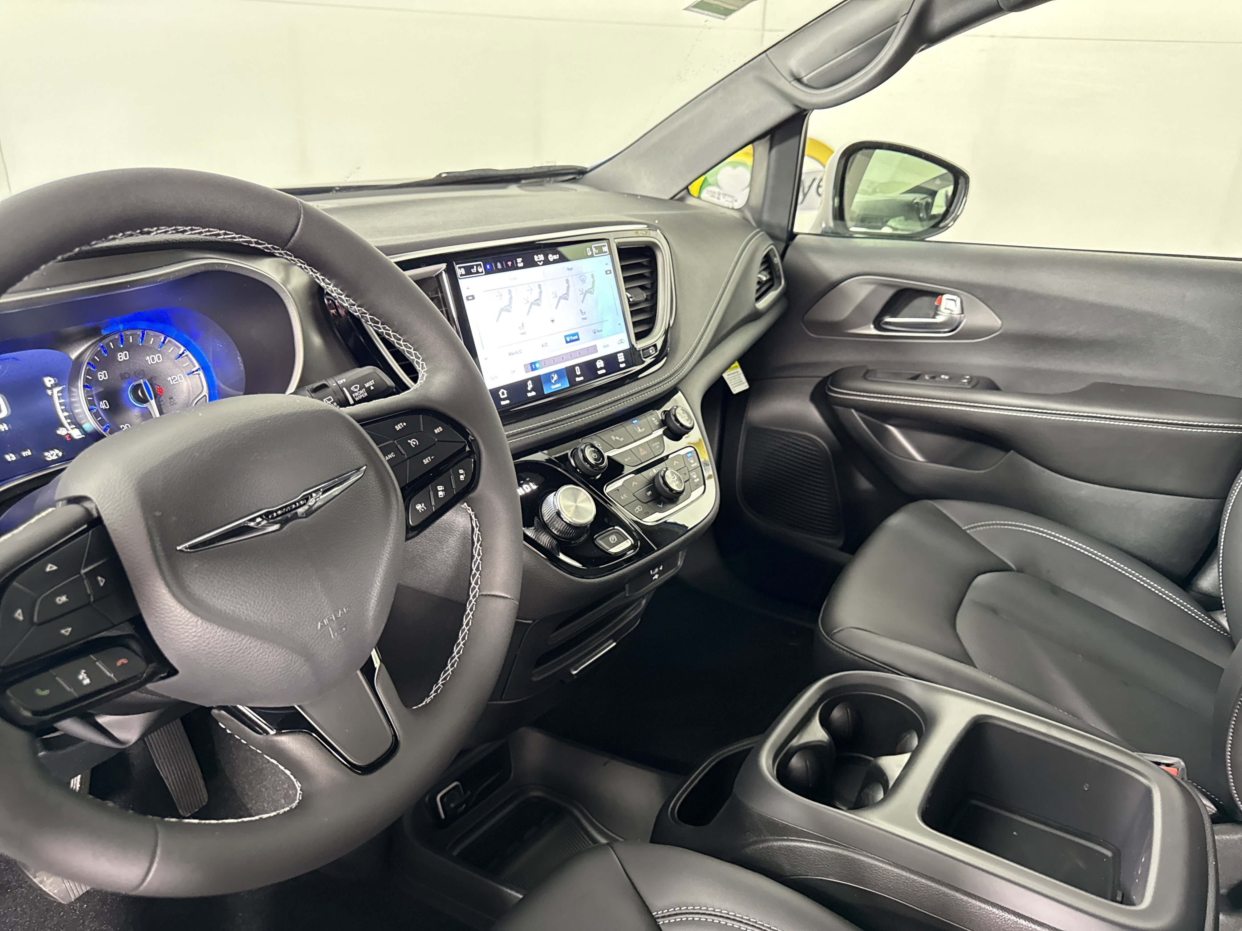 New 2026 Chrysler Pacifica Select image 47