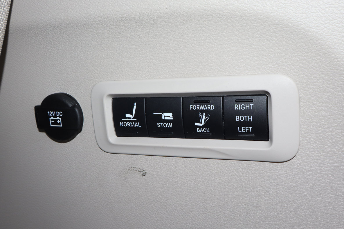 Used 2020 Chrysler Pacifica Limited image 22