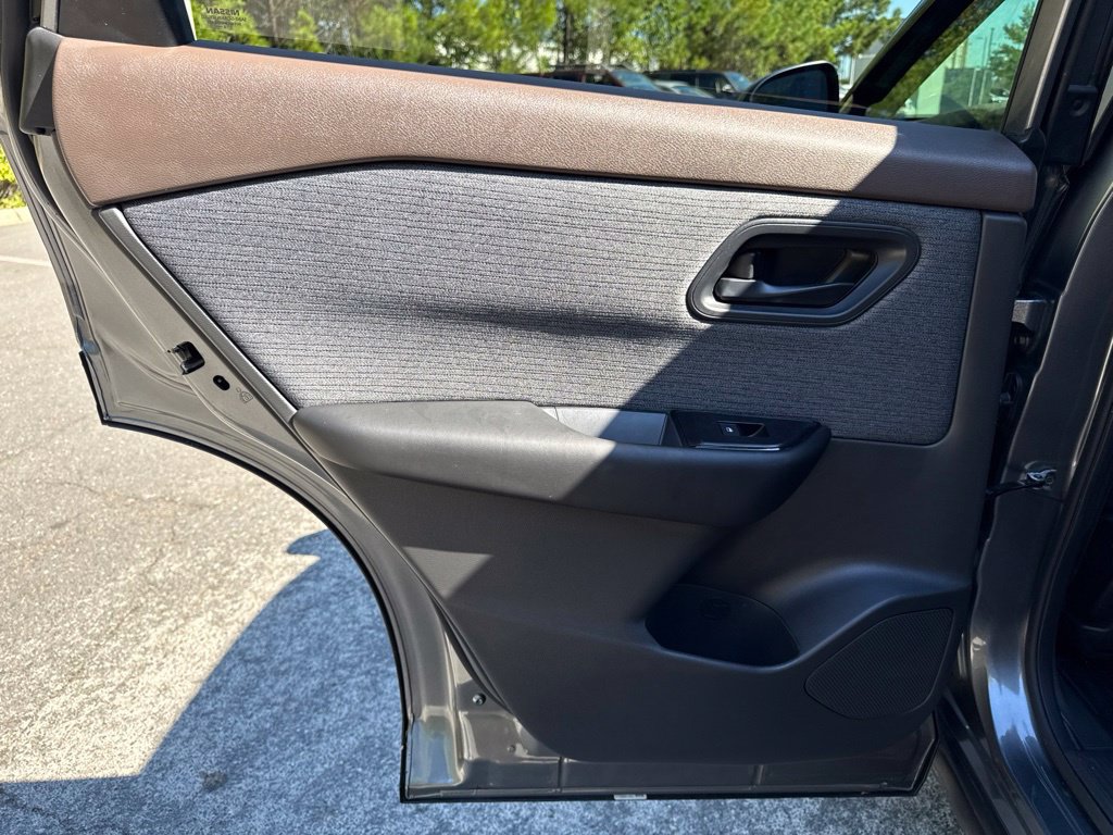 Used 2023 Nissan Rogue S FWD image 25