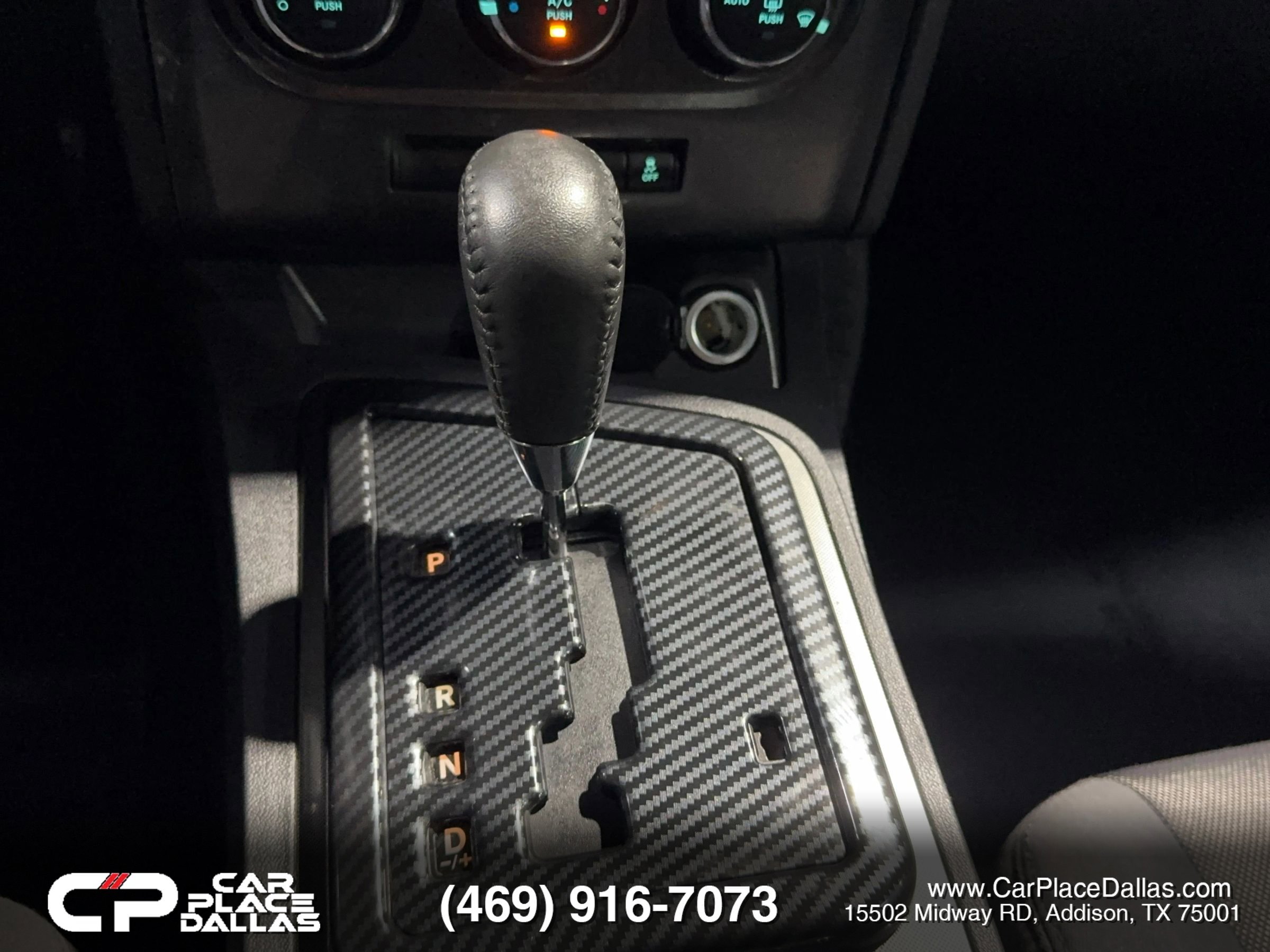 Used 2014 Dodge Challenger SXT RWD image 31