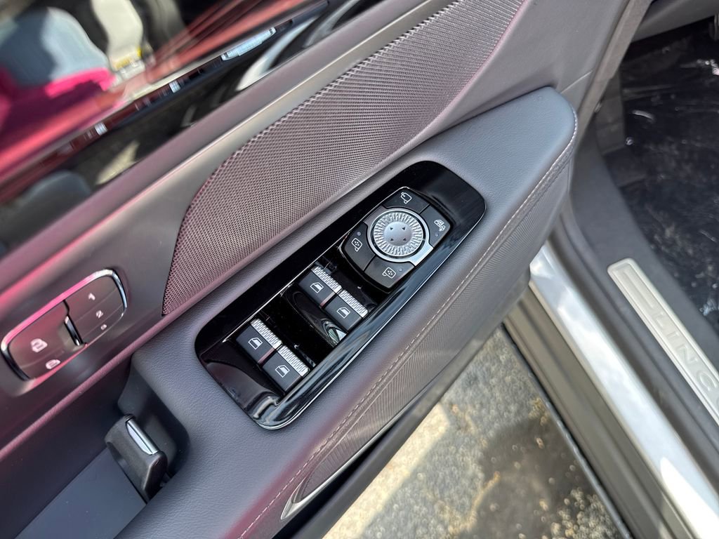 New 2026 Lincoln Nautilus Premier w/ Jet Appearance Package AWD/4WD image 8