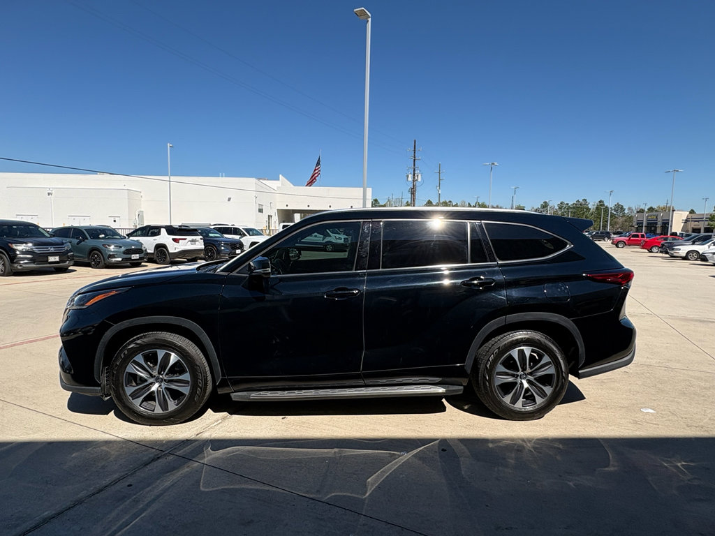 Used 2021 Toyota Highlander XLE image 5