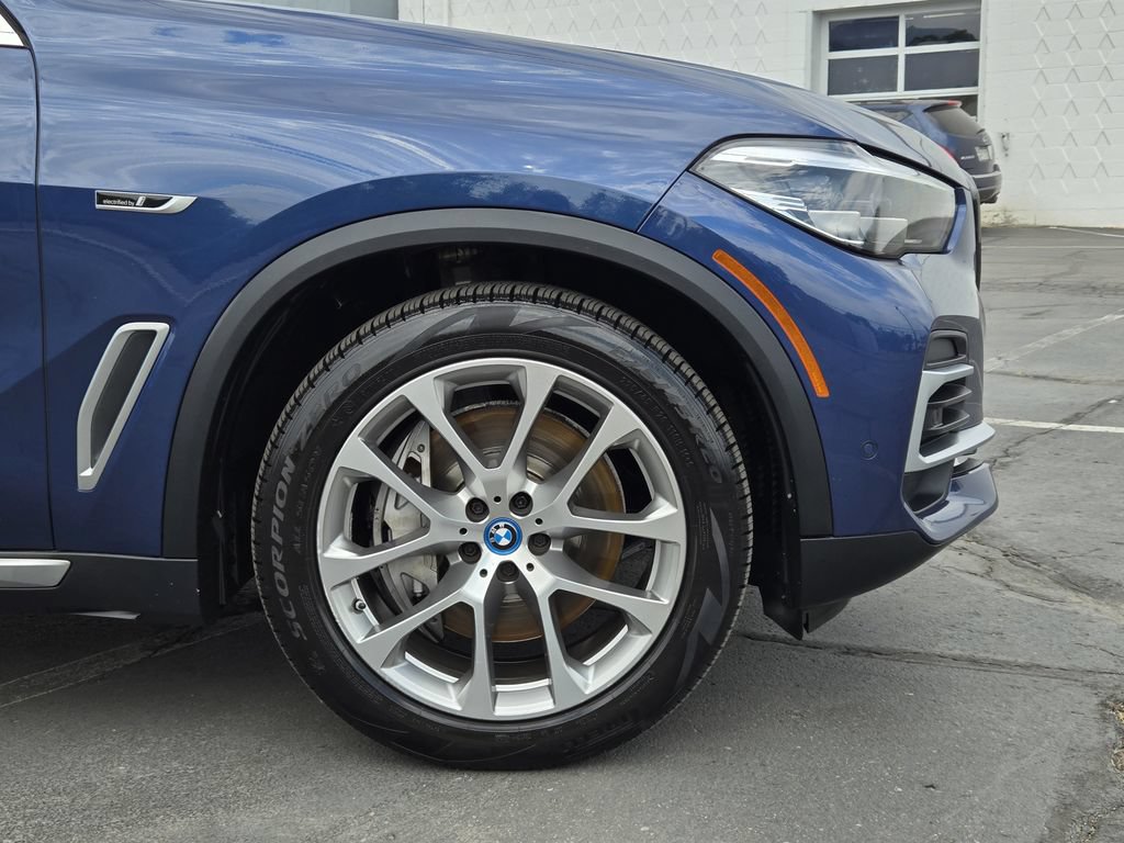 Used 2022 BMW X5 xDrive45e w/ Premium Package AWD/4WD image 9
