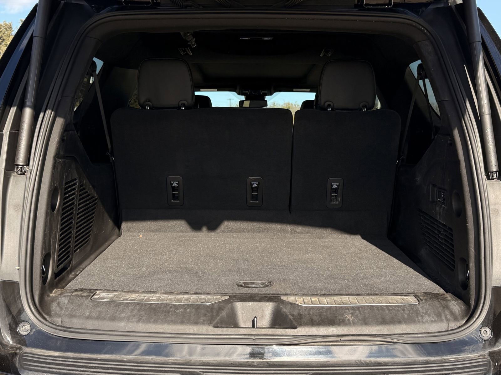 Used 2024 Chevrolet Suburban Z71 w/ Luxury Package image 30