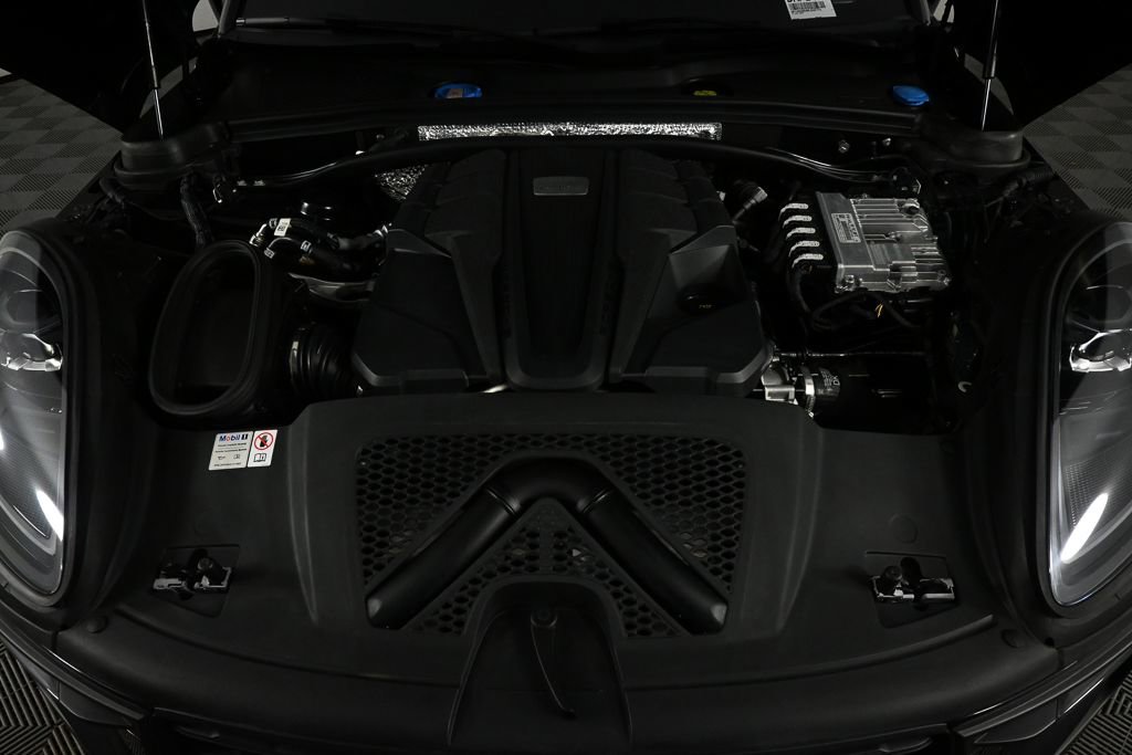 Used 2024 Porsche Macan S w/ Premium Plus Package image 31