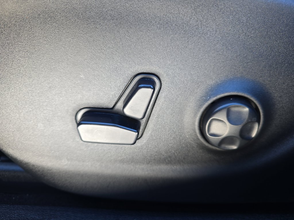 Used 2020 Jeep Cherokee Latitude Plus w/ Cold Weather Group image 12