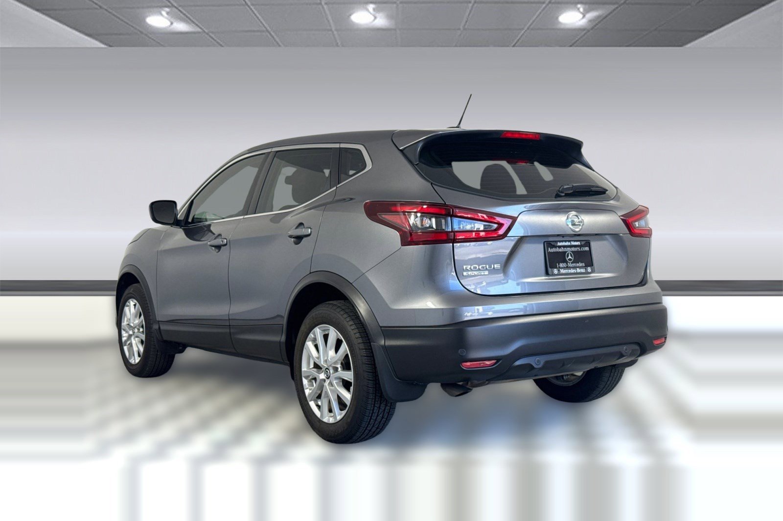 Used 2021 Nissan Rogue Sport S FWD image 3
