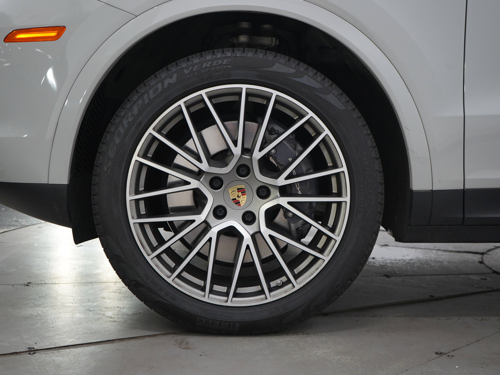 Used 2023 Porsche Cayenne Platinum Edition AWD/4WD image 29