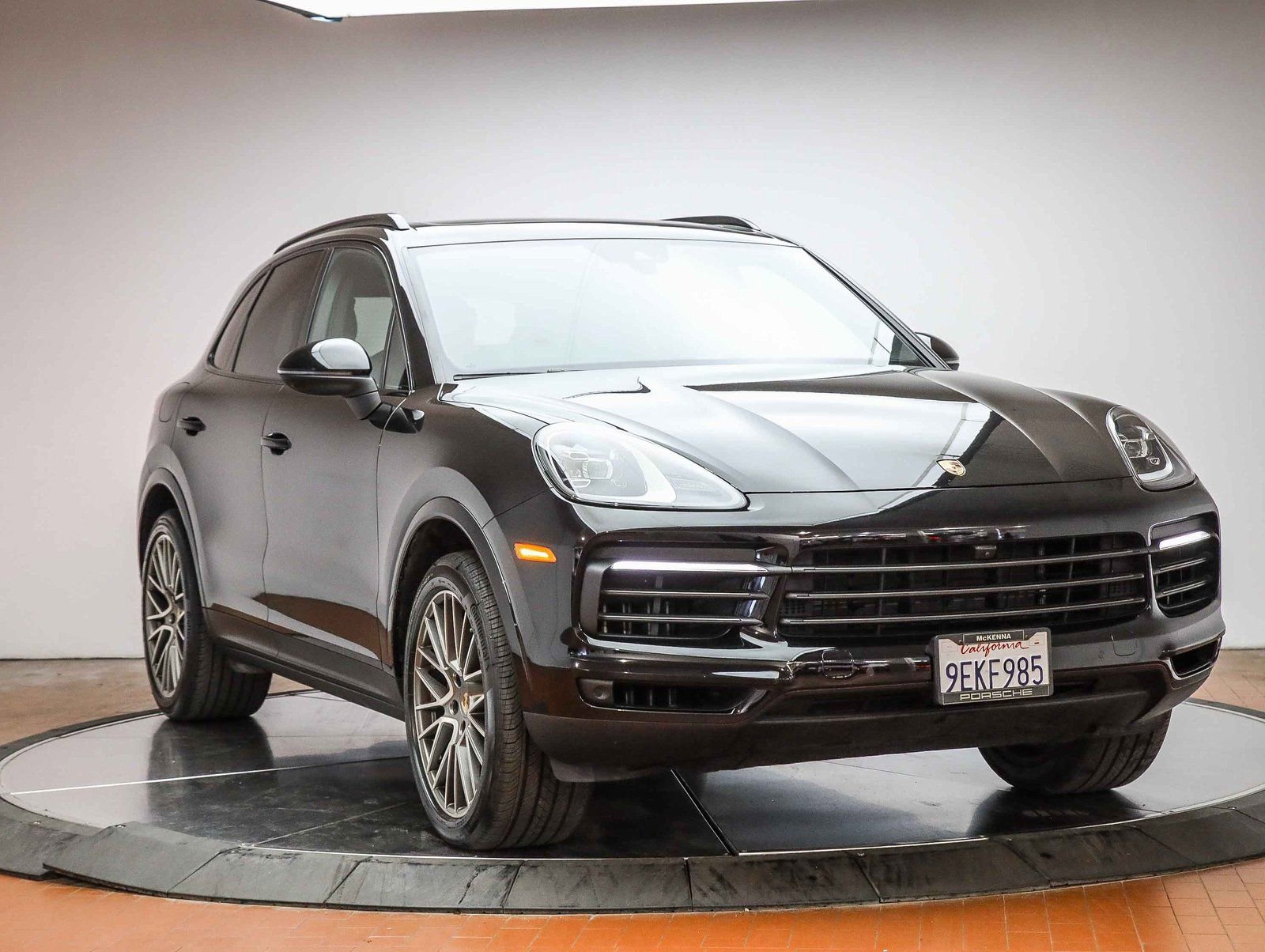 Certified 2023 Porsche Cayenne Platinum Edition image 14