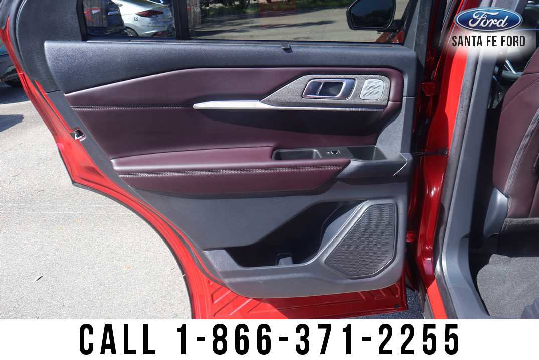 Used 2025 Ford Explorer Platinum image 13