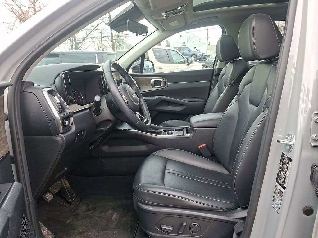 Used 2023 Kia Sorento S w/ Panoramic Sunroof Package image 14