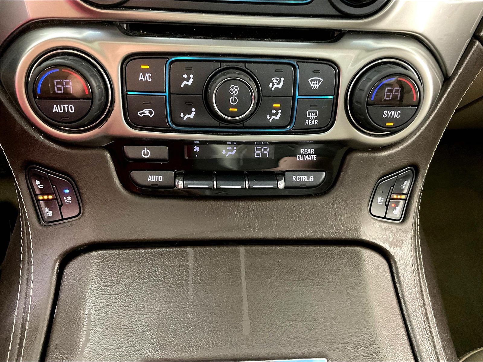Used 2019 Chevrolet Tahoe Premier AWD/4WD image 39