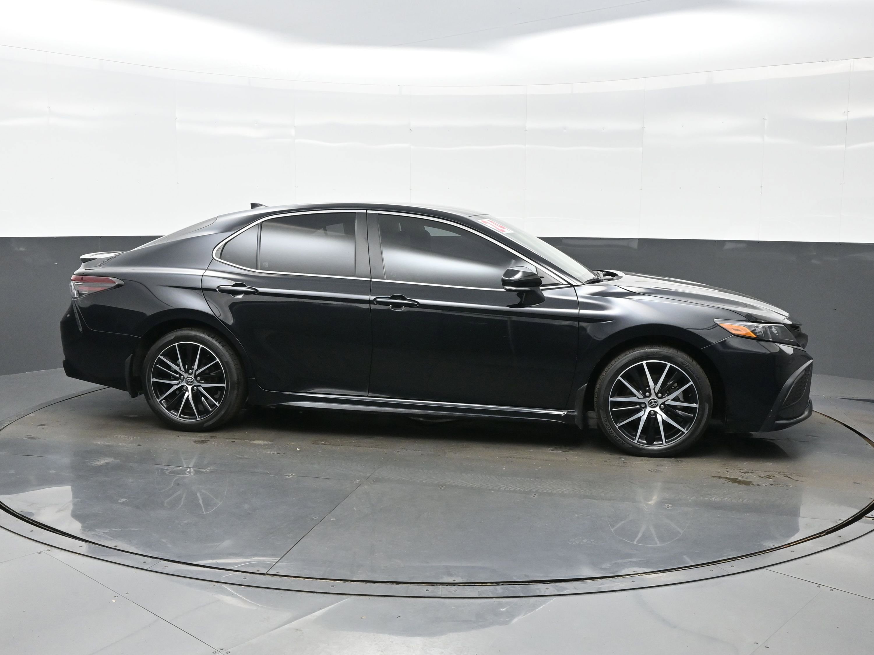 Used 2024 Toyota Camry SE FWD image 7