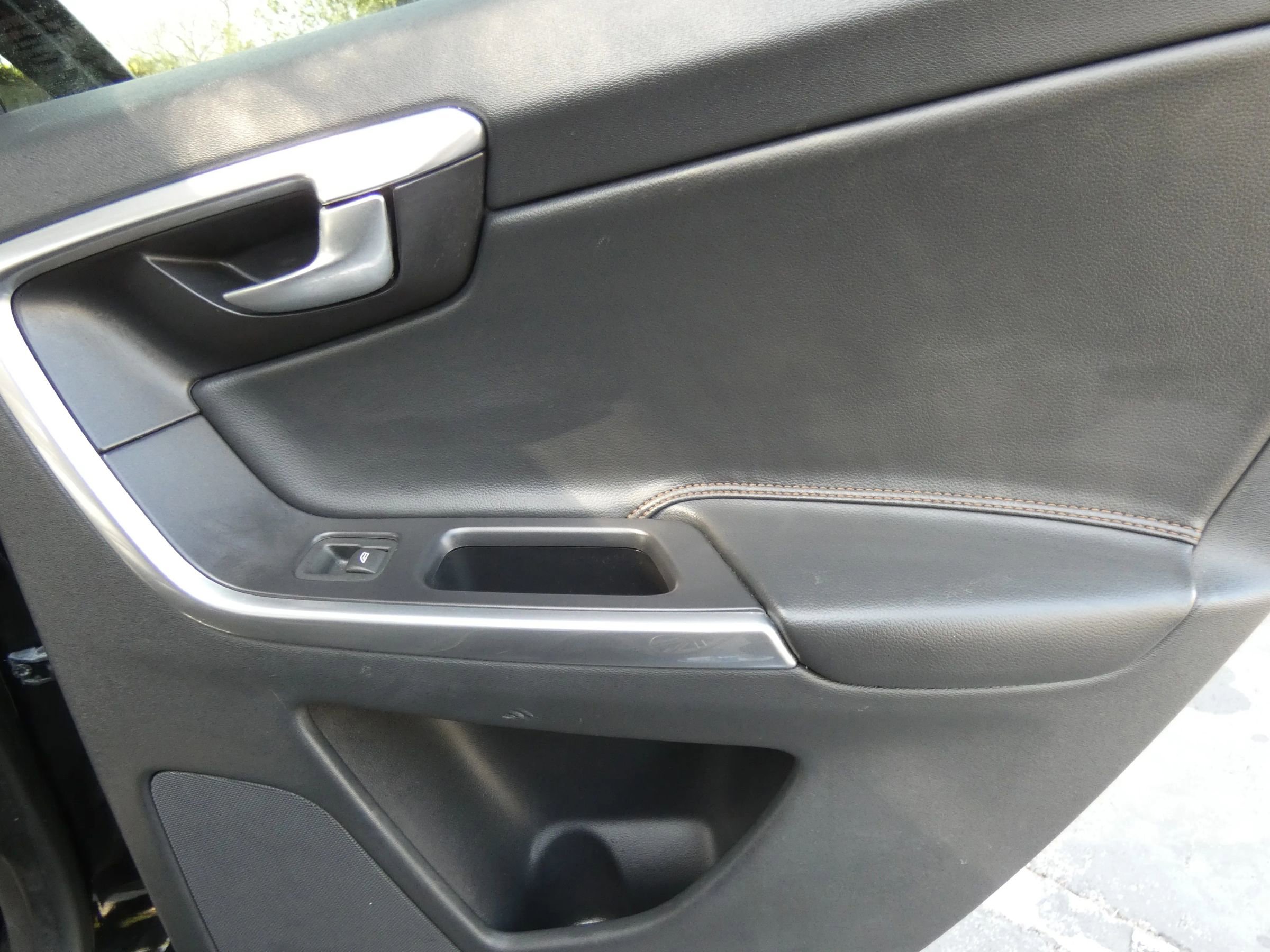 Used 2017 Volvo XC60 T5 Dynamic w/ Preferred Option Package image 37