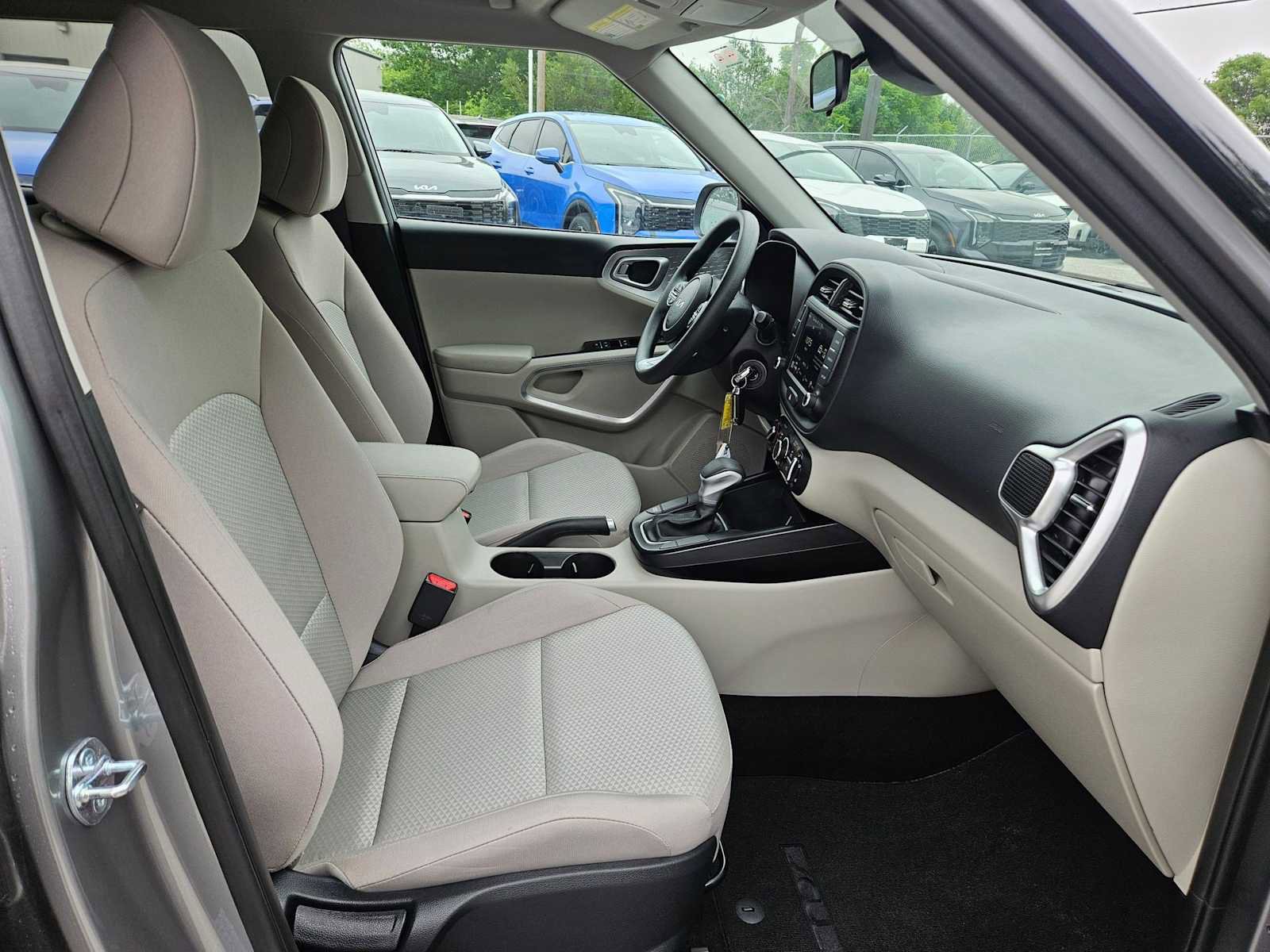 Certified 2025 Kia Soul LX w/ LX Technology Package FWD image 20