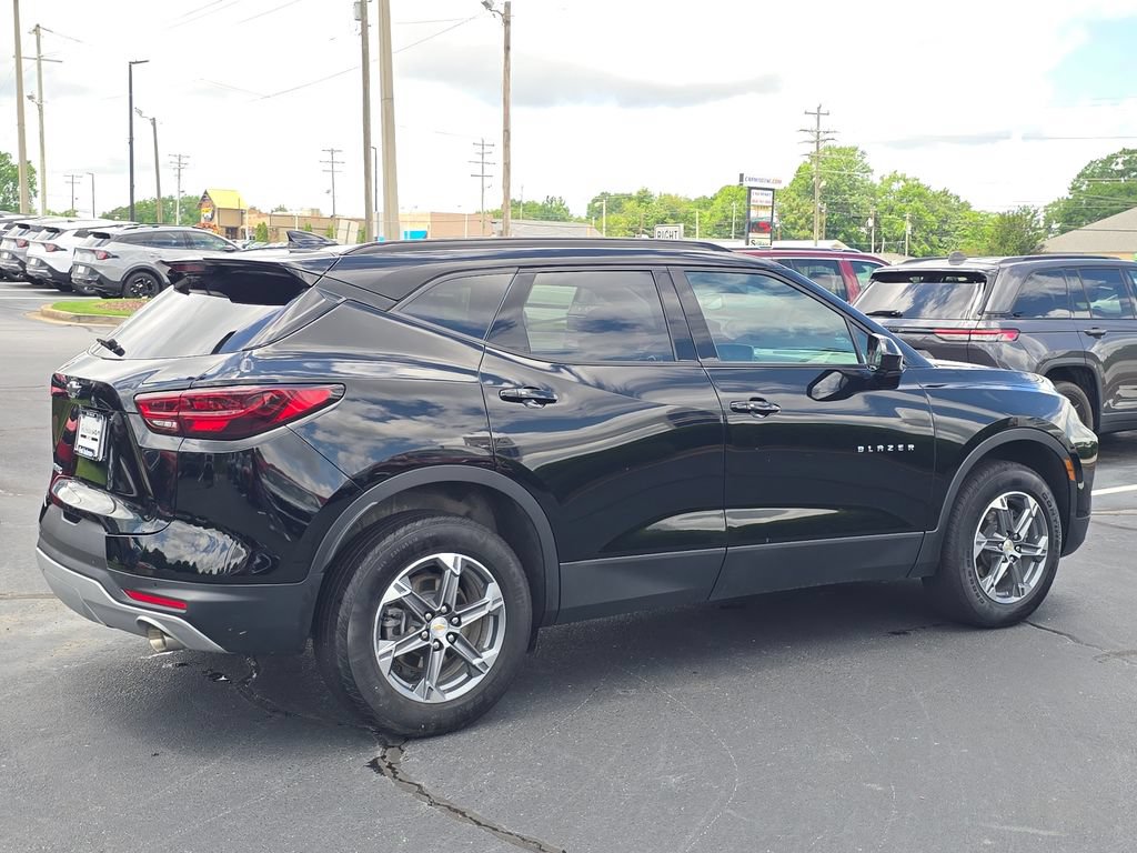 Used 2024 Chevrolet Blazer LT w/ Convenience Package FWD image 3