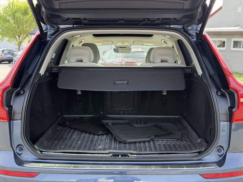 Used 2023 Volvo XC60 B5 Plus w/ Protection Package Premier image 14