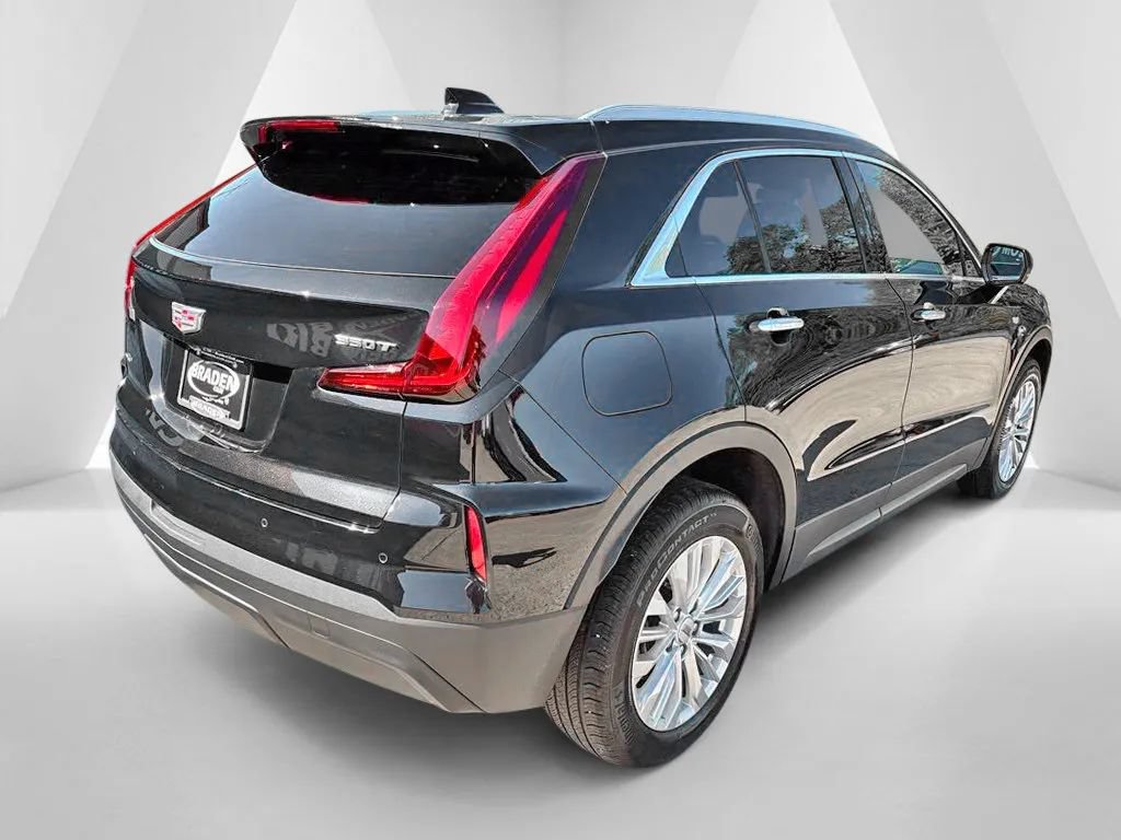 Used 2024 Cadillac XT4 Luxury w/ Cold Weather Package AWD/4WD image 7