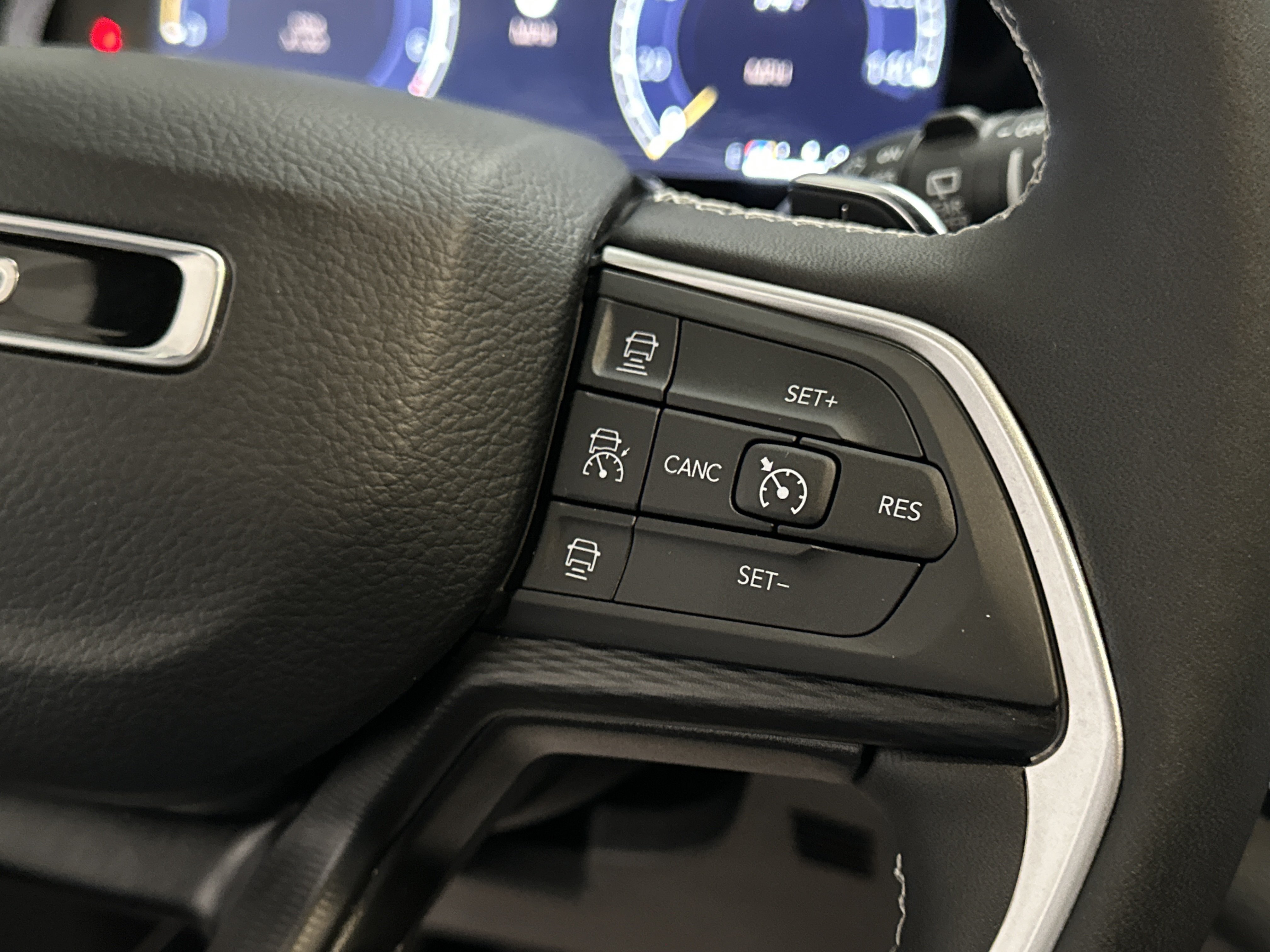 Used 2024 Jeep Grand Cherokee Altitude AWD/4WD image 29