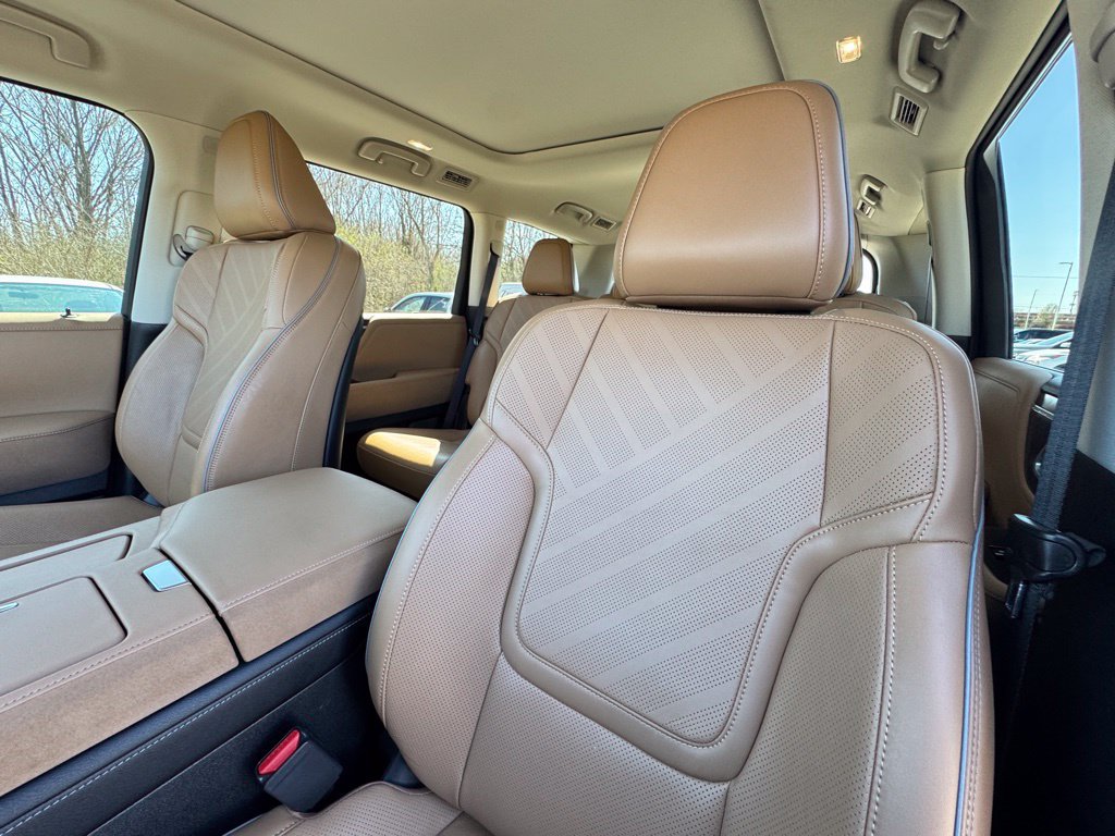 Certified 2026 INFINITI QX80 Luxe w/ Cargo Package AWD/4WD image 21