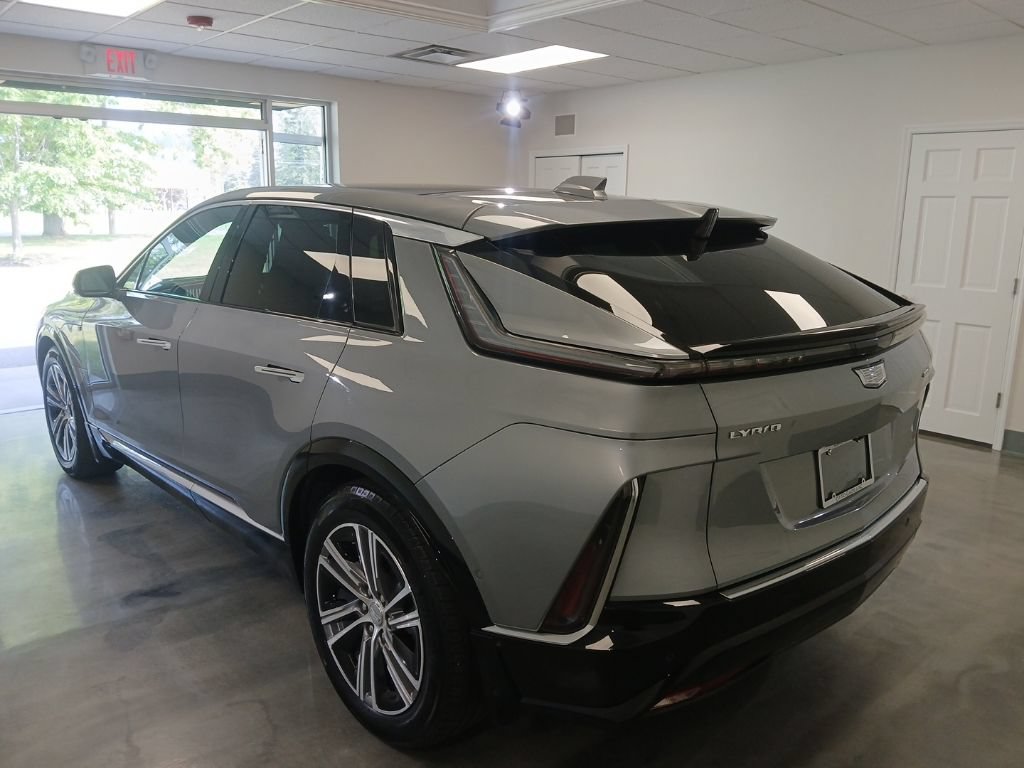Used 2024 Cadillac Lyriq Luxury w/ LPO, Floor Liner Package AWD/4WD image 3