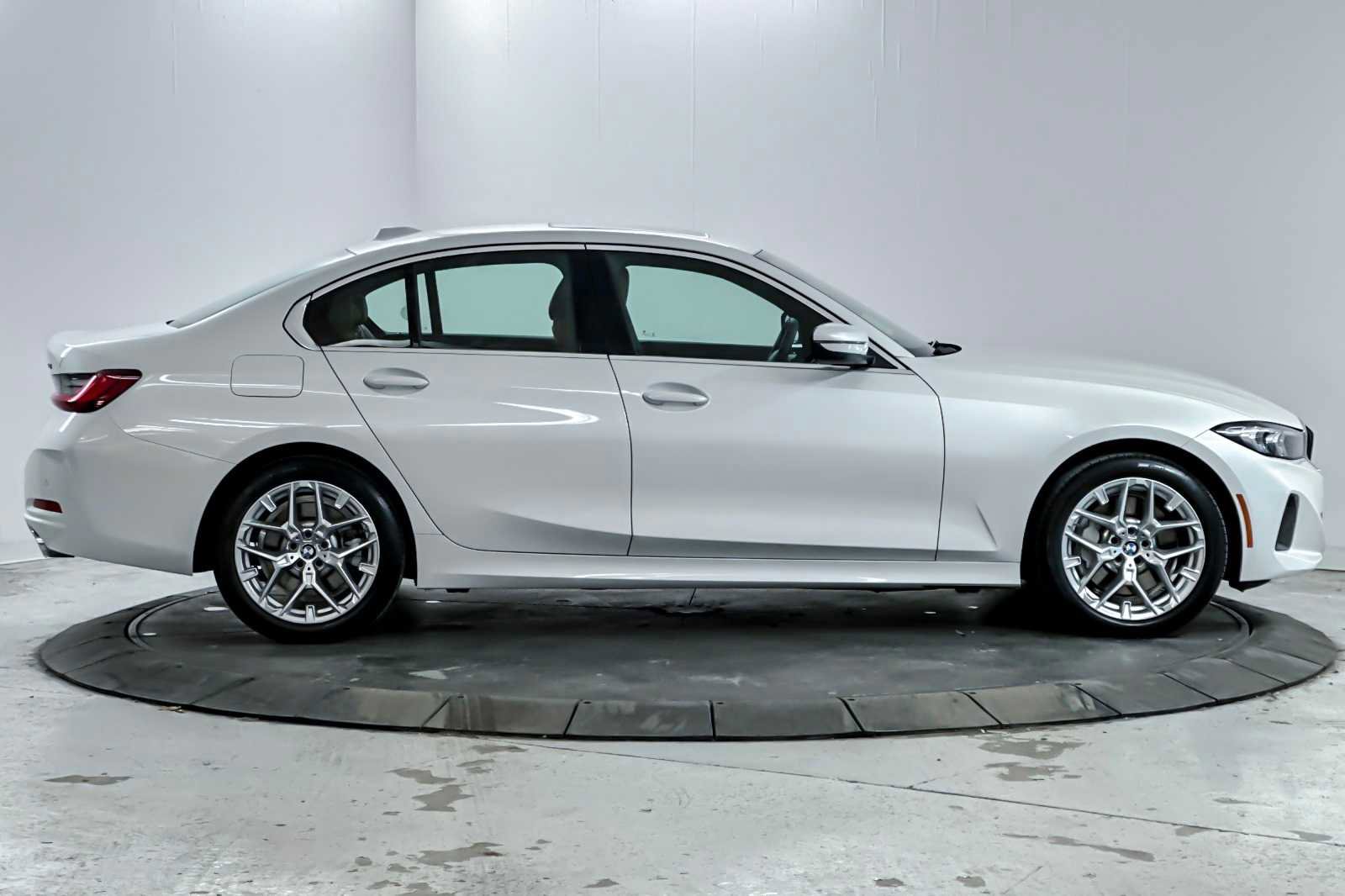 Used 2025 BMW 330i xDrive Sedan w/ Convenience Package image 8