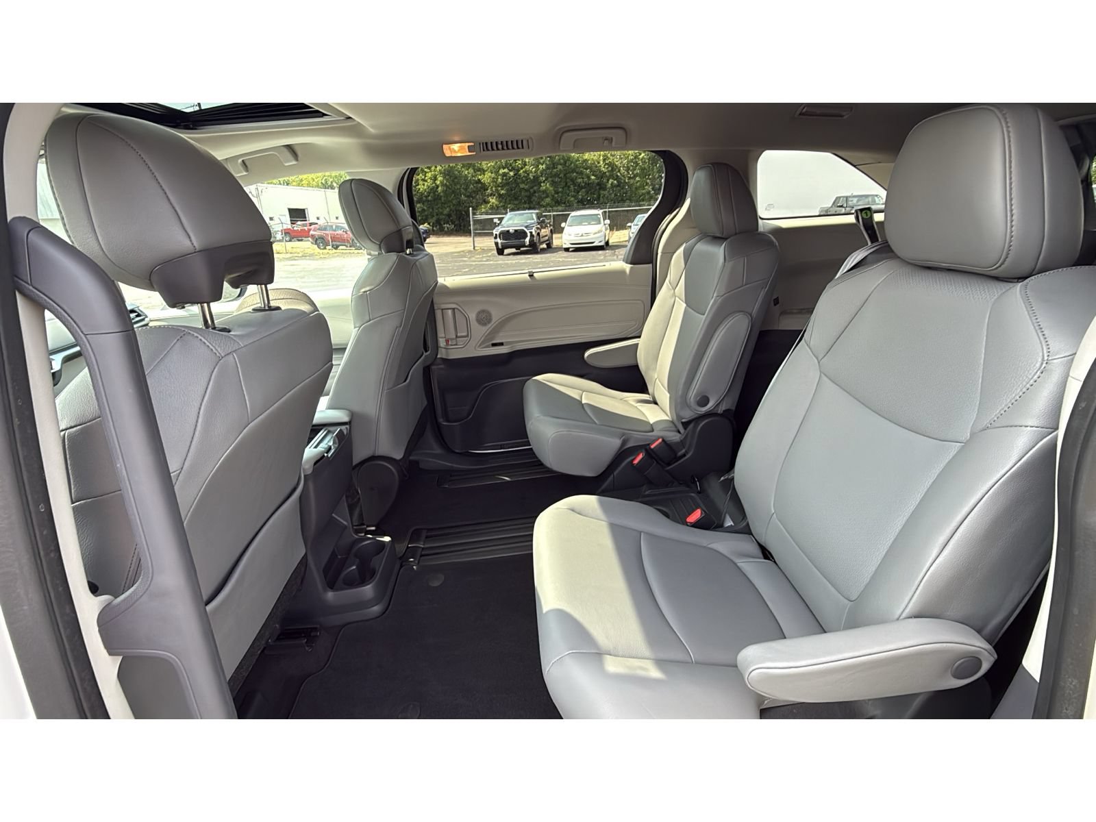 Certified 2024 Toyota Sienna XLE FWD image 40