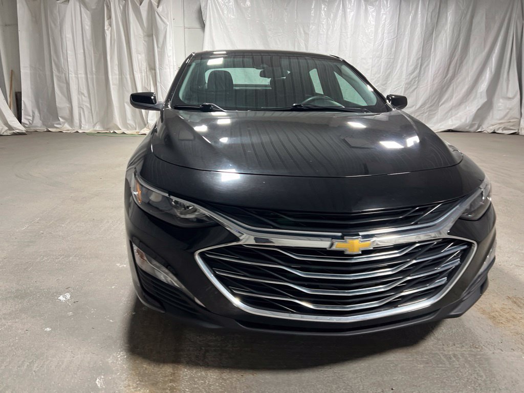 Used 2025 Chevrolet Malibu LT FWD image 2