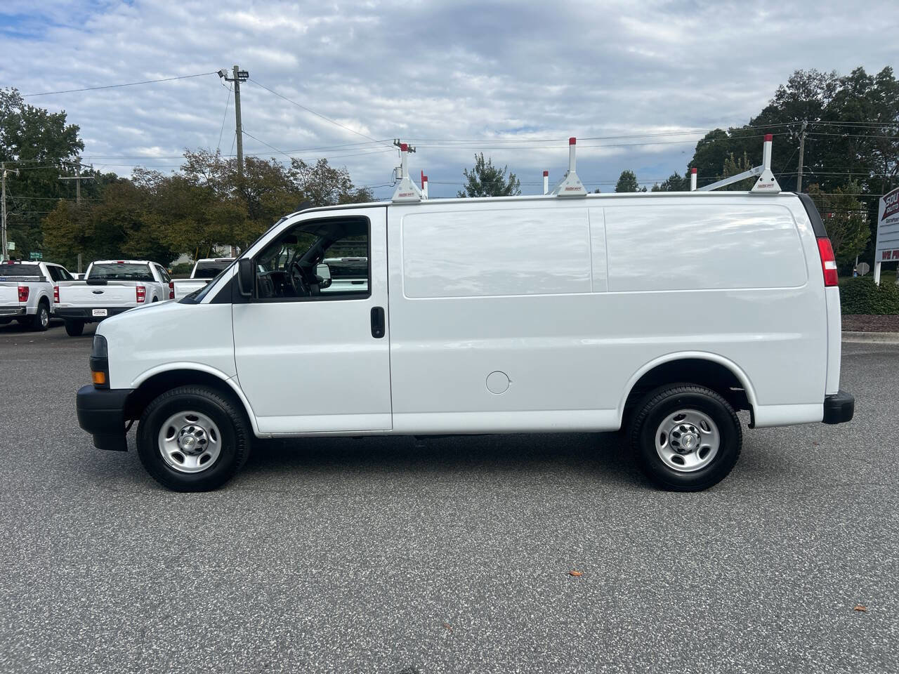 Used 2021 Chevrolet Express 2500 w/ Driver Convenience Package image 7